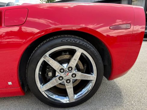 Used 2007 Chevrolet Corvette Convertible w/ Preferred Equipment Group RWD image 36