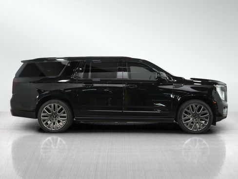 Used 2025 GMC Yukon XL Denali Ultimate AWD/4WD image 7