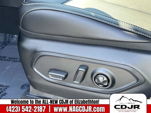 New 2025 Jeep Grand Cherokee Limited w/ Black Appearance Package image 23