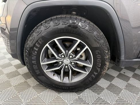 Used 2018 Jeep Grand Cherokee Limited image 12