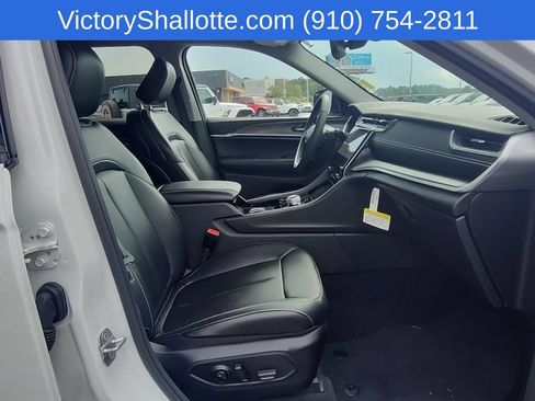 Used 2023 Jeep Grand Cherokee Limited AWD/4WD image 35