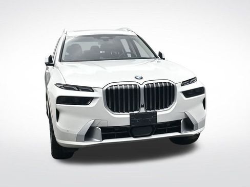 Used 2025 BMW X7 xDrive40i w/ Premium Package image 10