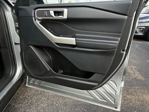 Used 2024 Ford Explorer XLT w/ Equipment Group 202A image 16