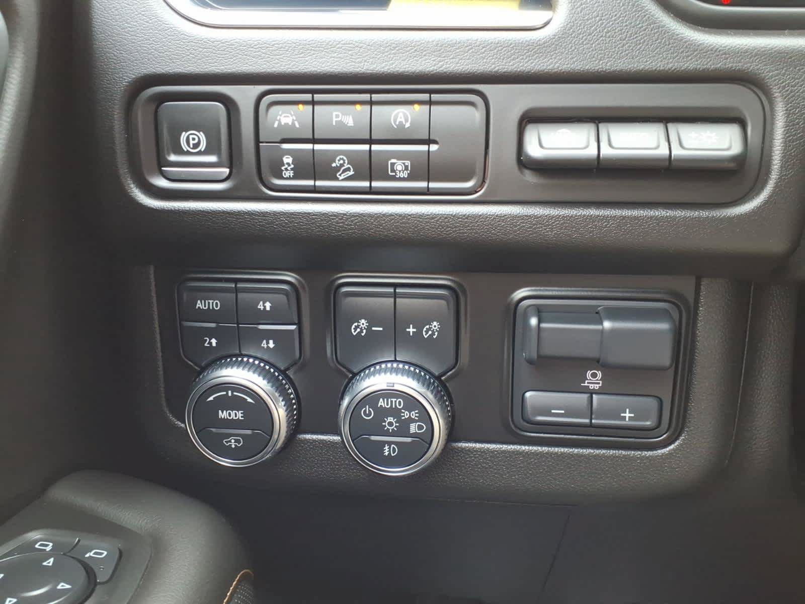 Used 2024 GMC Yukon AT4 w/ AT4 Premium Plus Package AWD/4WD image 24