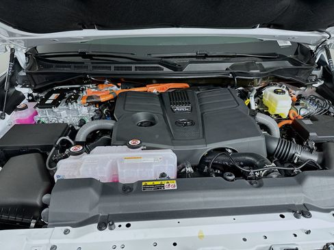 New 2026 Toyota Tundra Platinum AWD/4WD image 31
