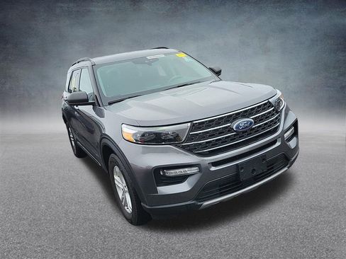 Used 2023 Ford Explorer XLT w/ Equipment Group 202A AWD/4WD image 37