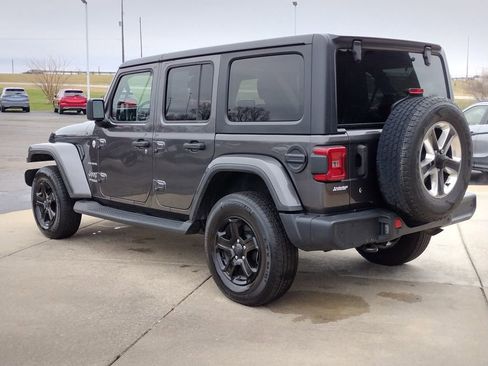 Used 2018 Jeep Wrangler Unlimited Sahara AWD/4WD image 19