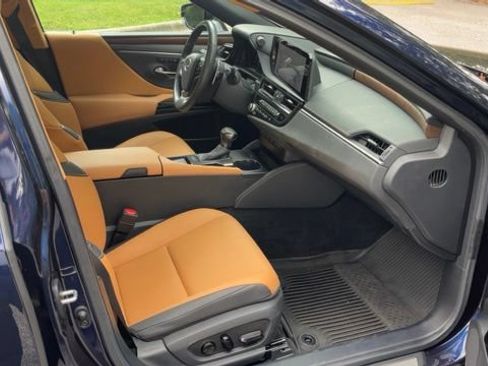 Used 2025 Lexus ES 350 w/ Premium Package FWD image 11