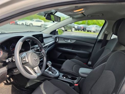 Used 2019 Kia Forte LXS FWD image 9