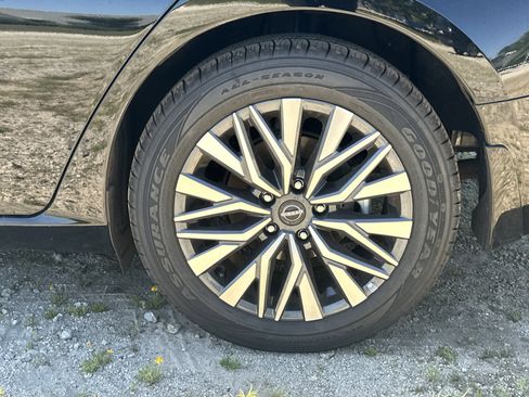 Used 2024 Nissan Altima 2.5 SV w/ SV Premium Package FWD image 16