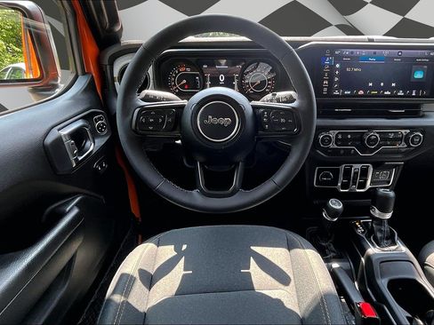 Used 2025 Jeep Wrangler Unlimited Sport AWD/4WD image 5