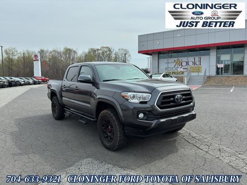 Used 2022 Toyota Tacoma SR5 w/ Technology Package image 1