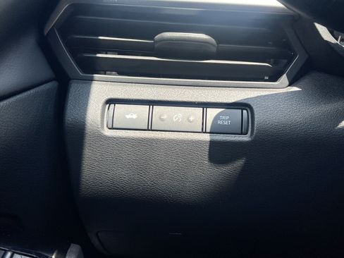 Used 2024 Nissan Altima 2.5 SR FWD image 13