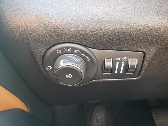 Used 2025 Jeep Compass Limited AWD/4WD image 28