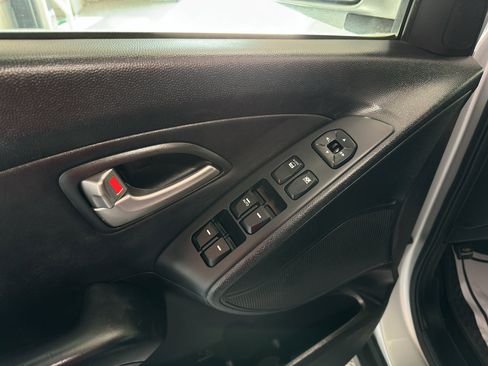 Used 2012 Hyundai Tucson GLS image 20