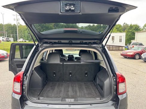 Used 2014 Jeep Compass Latitude image 31
