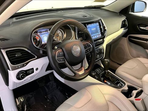 Used 2021 Jeep Cherokee Limited image 18