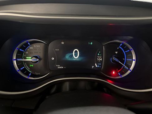 Used 2024 Chrysler Pacifica Limited FWD image 21