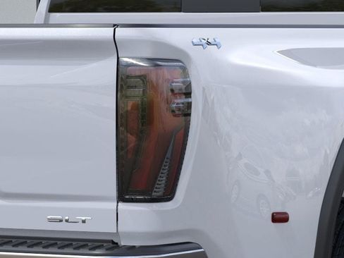 New 2026 GMC Sierra 3500 SLT w/ SLT Convenience Package image 11