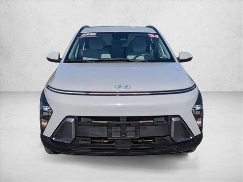 Used 2024 Hyundai Kona SEL FWD image 2