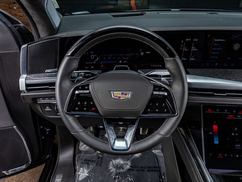 Used 2025 Cadillac Escalade V image 19