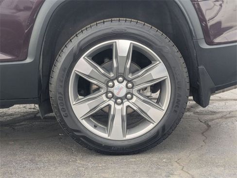 Used 2018 GMC Acadia SLT image 12