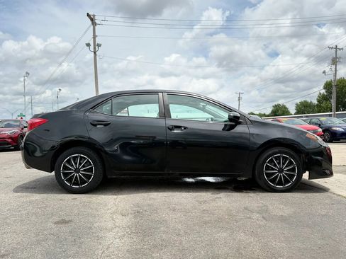 Used 2017 Toyota Corolla LE FWD image 2