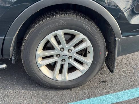 Used 2014 Ford Explorer XLT w/ Equipment Group 201A image 32