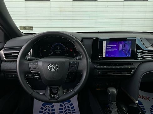 Used 2025 Toyota Camry SE image 14