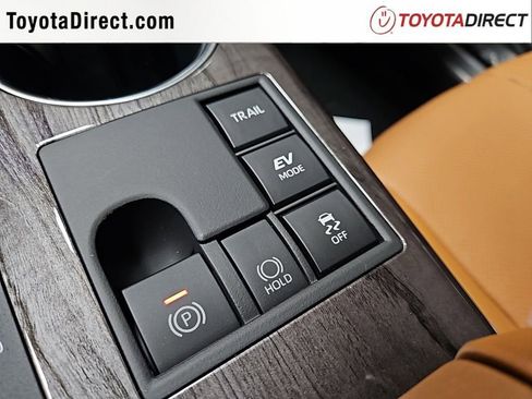 New 2026 Toyota Highlander Platinum image 19
