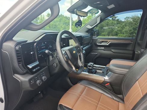 Certified 2023 Chevrolet Silverado 1500 High Country w/ Technology Package AWD/4WD image 15