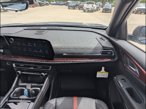 New 2026 Chevrolet Traverse RS w/ LPO, Floor Liner Package AWD/4WD image 4