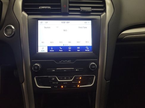 Used 2020 Ford Fusion SE image 25