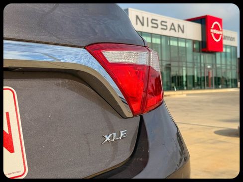 Used 2015 Toyota Camry XLE FWD image 7