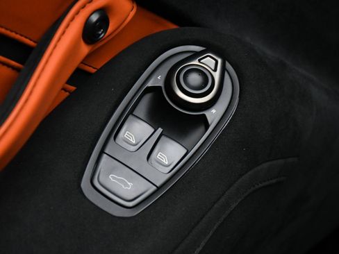 Used 2020 Aston Martin V8 Vantage Coupe RWD image 19