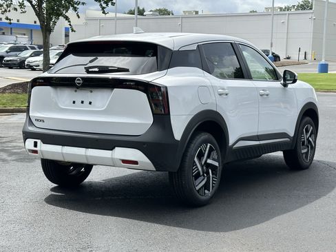 Used 2025 Nissan Kicks SV FWD image 11