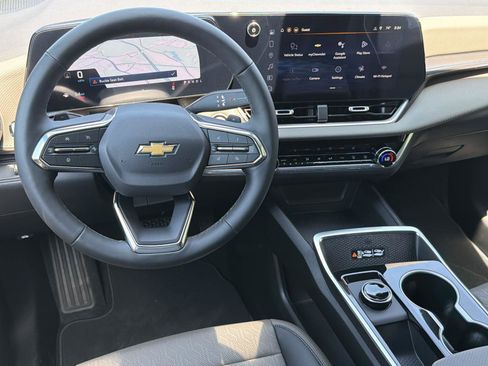New 2026 Chevrolet Equinox LT w/ Convenience Package II FWD image 23