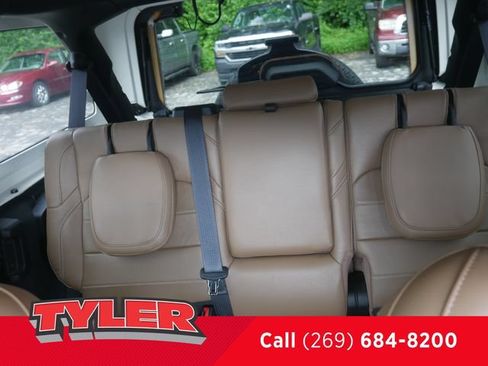 Used 2023 Jeep Wrangler Unlimited Sahara w/ Cold Weather Group AWD/4WD image 35