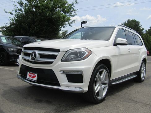 Used 2015 Mercedes-Benz GL 550 4MATIC image 3