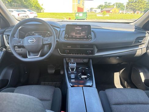 Used 2025 Nissan Rogue SV FWD image 35