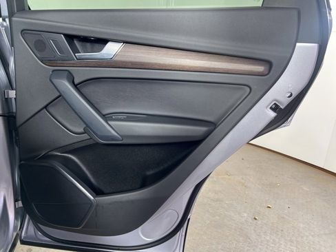 Used 2023 Audi Q5 2.0T Premium w/ Convenience Package image 14