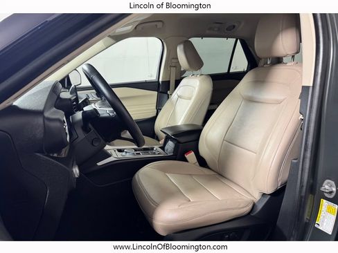 Used 2022 Ford Explorer Limited w/ Equipment Group 301A AWD/4WD image 16