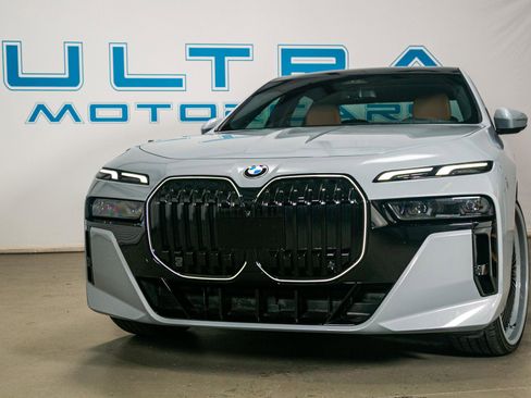 Used 2024 BMW 740i w/ Premium Package 2 RWD image 11