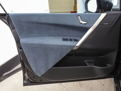 Used 2026 BMW iX xDrive45 image 9