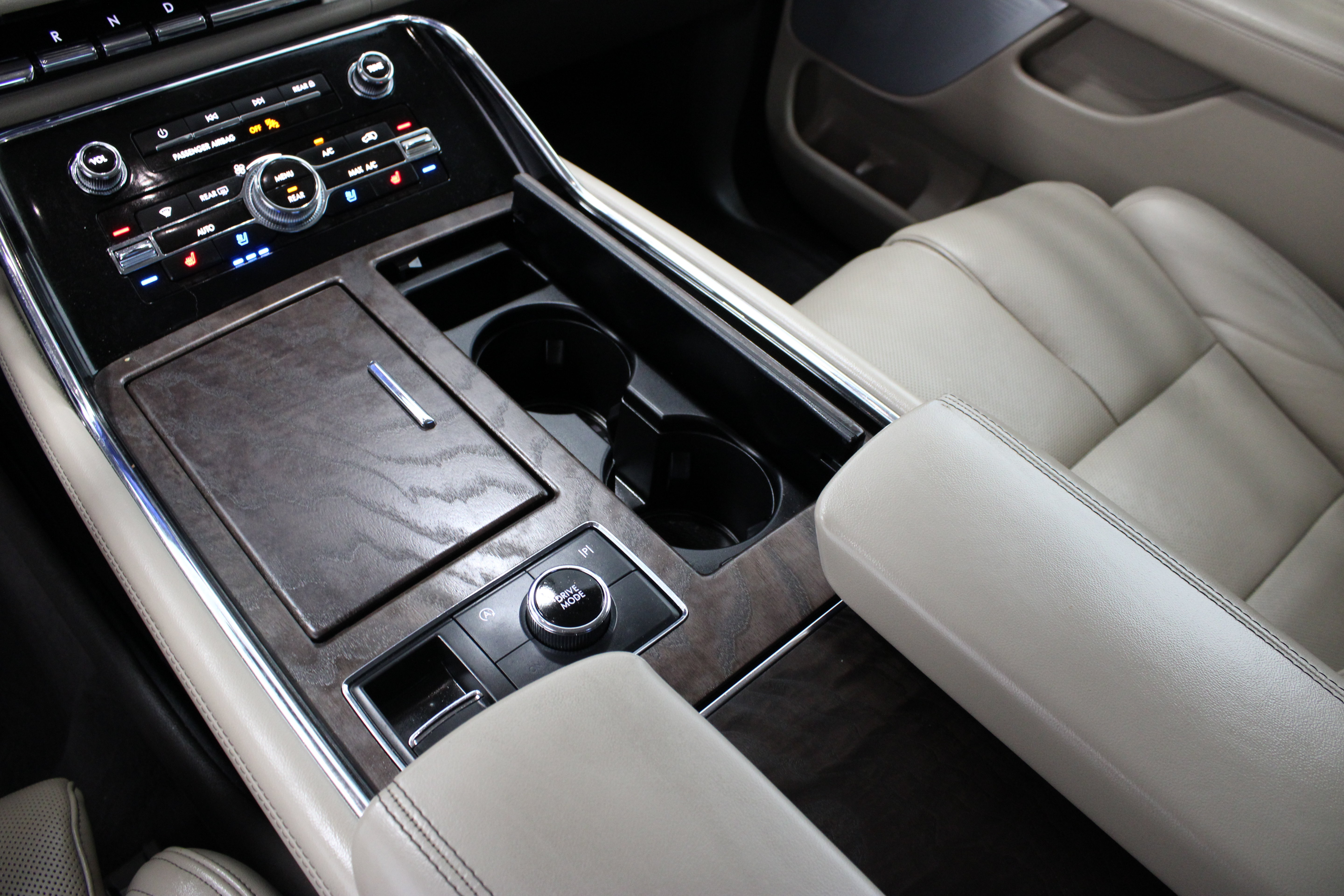 Used 2024 Lincoln Navigator Reserve AWD/4WD image 16