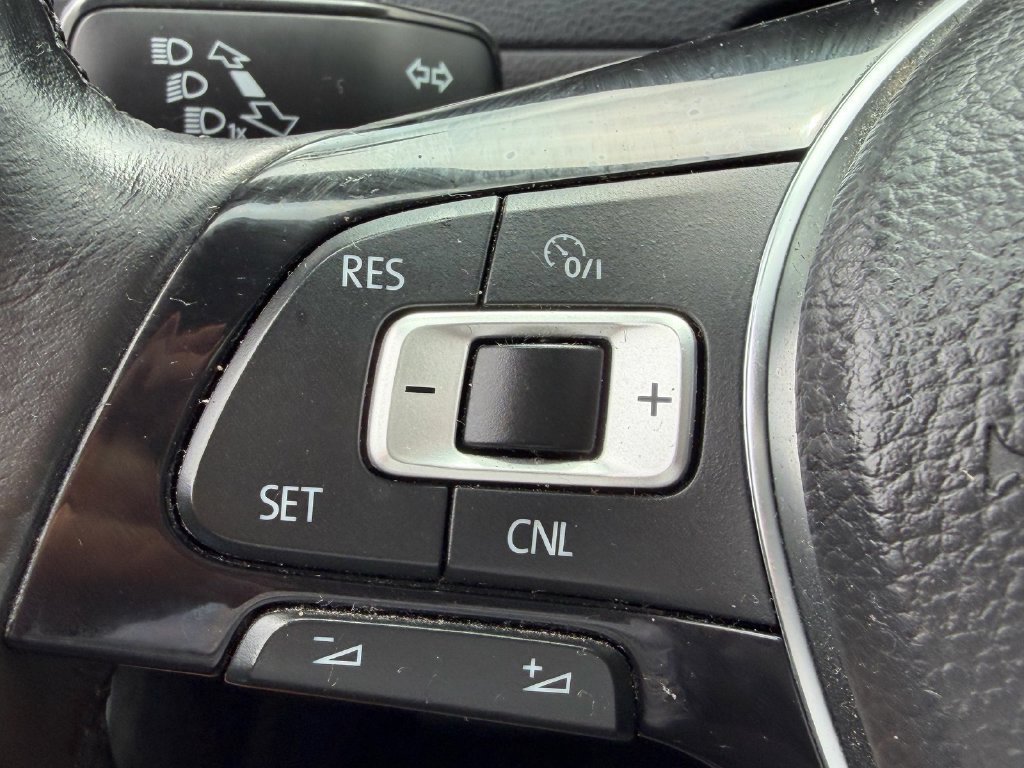 Used 2016 Volkswagen Golf S FWD image 25