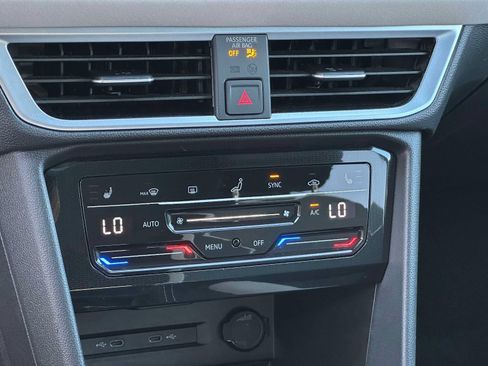 Certified 2025 Volkswagen Taos SE AWD/4WD image 19