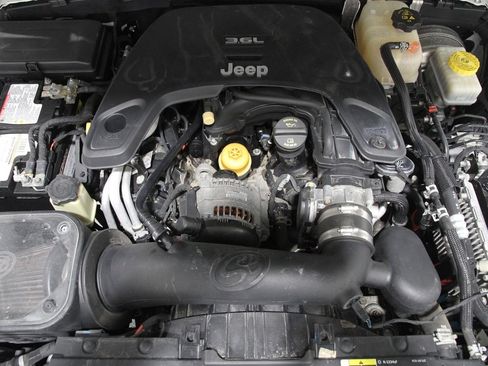 Used 2018 Jeep Wrangler Unlimited Rubicon image 23