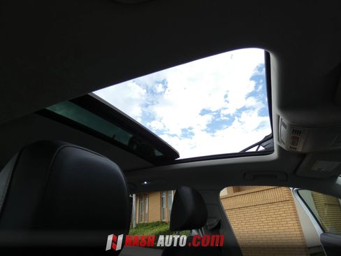 Used 2020 Volkswagen Tiguan SE w/ Panoramic Sunroof Package FWD image 30