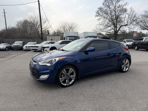 Used 2017 Hyundai Veloster Value Edition image 11
